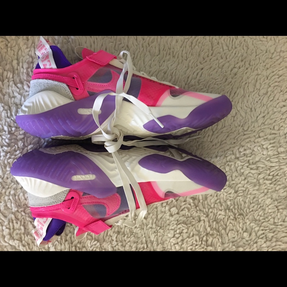 Nike - Picture 8 of 15